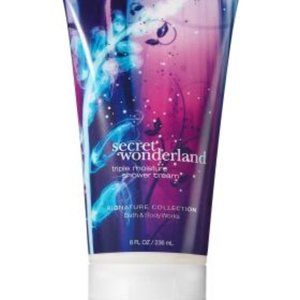 SECRET WONDERLAND TRIPLE MOISTURE SHOWER CREAM